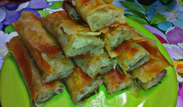 Сиропирана сладка баница с домашни точени кори