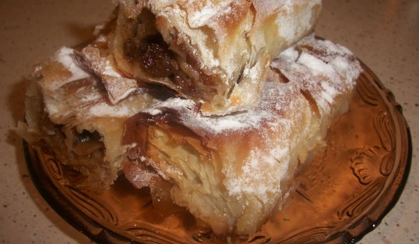 Сиропирани постни банички с ябълки