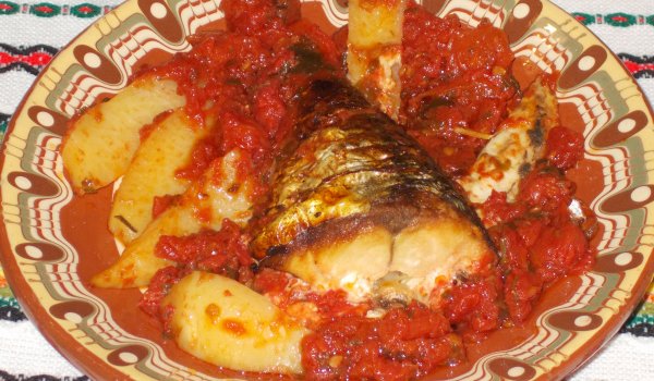 Скумрия плакия с пресни картофи