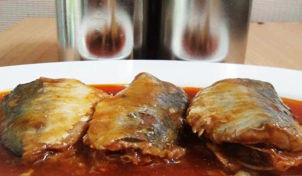 Скумрия с ароматен сос