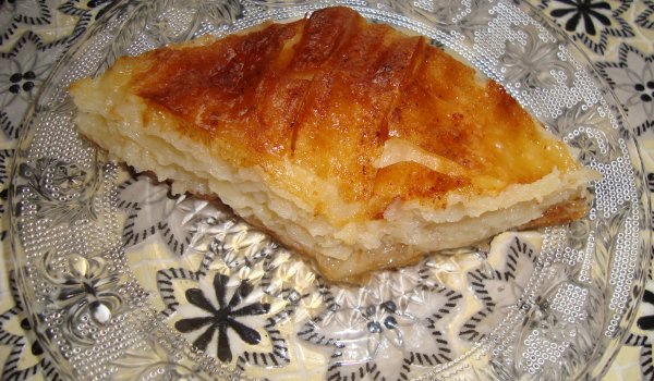 Сладка баница с яйчена плънка