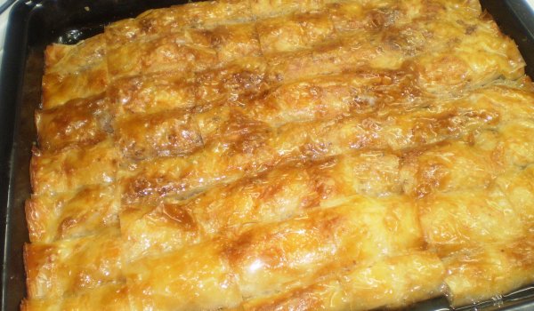 Сладка баница с орехи