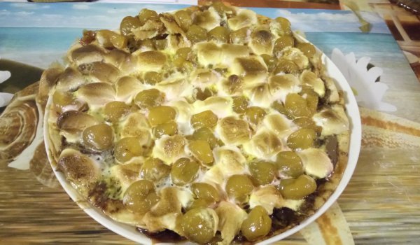 Сладка пица с бели череши