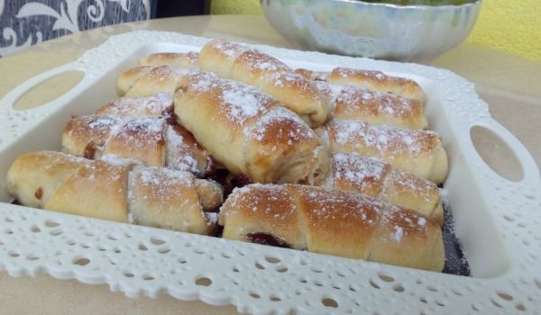 Сладки кифлички с мая