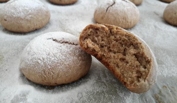 Сладки с ябълково и пшеничено брашно