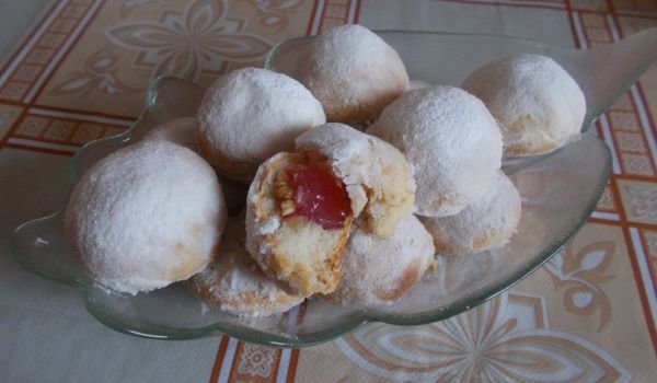 Сладки с локум и орехи