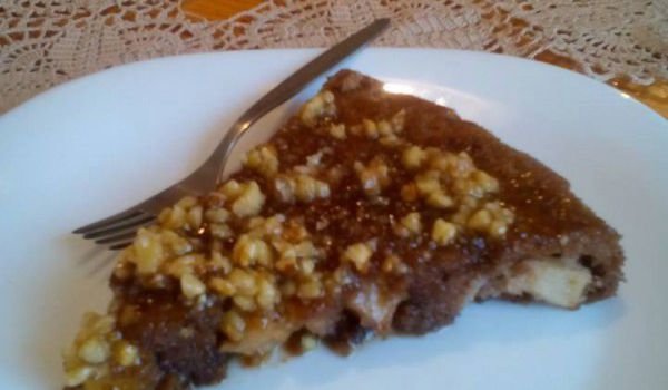 Сладкиш от ябълки с карамелена заливка