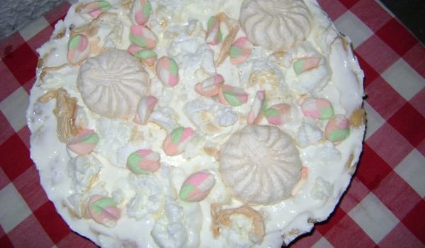 Сладкиш с банани и маршмелоу