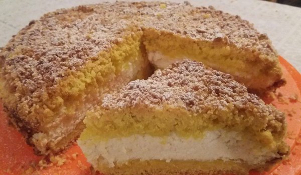 Сладкиш с извара и мас