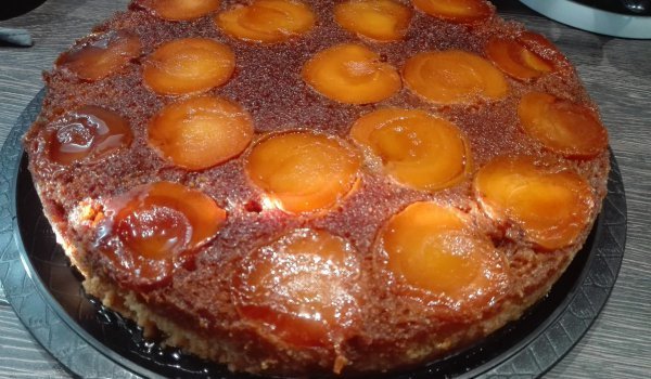 Сладкиш с кайсии и карамел