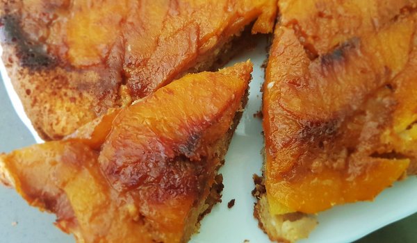 Сладкиш с кайсии и праскови