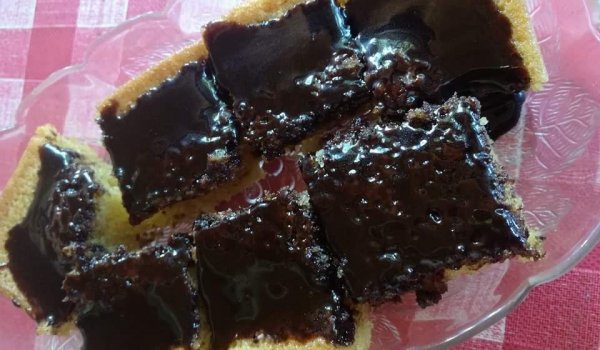 Сладкиш с какаова глазура