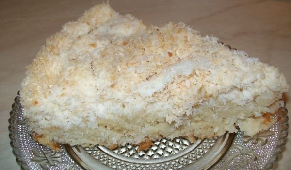 Сладкиш с кокосов топинг