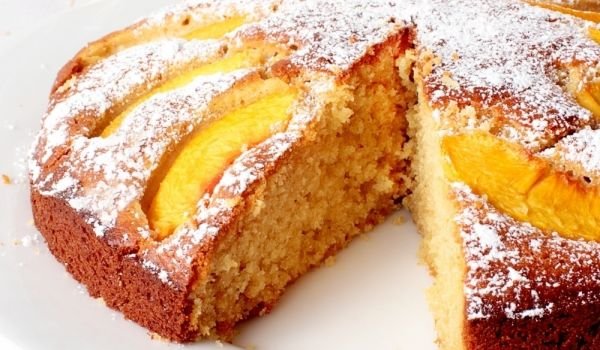 Сладкиш с компот от праскови