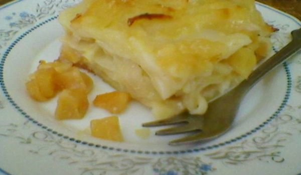 Сладкиш с кори за лазаня, ябълки и млечен сос