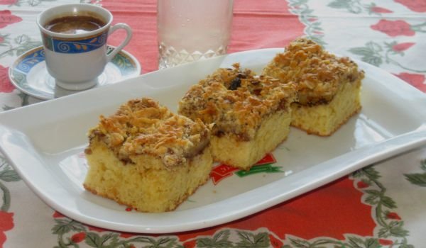 Сладкиш с круши и хрупкава коричка