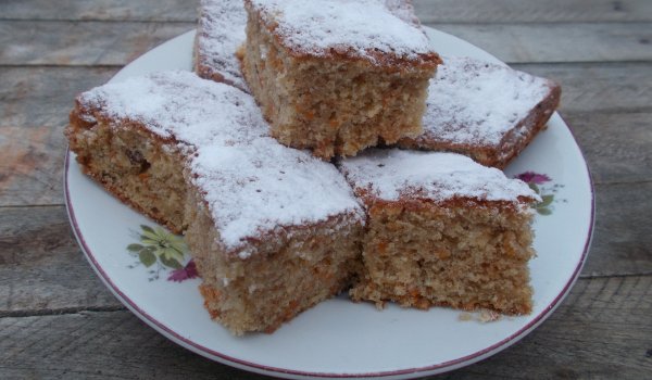 Сладкиш с морков и ябълки