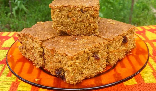 Сладкиш с моркови и фурми