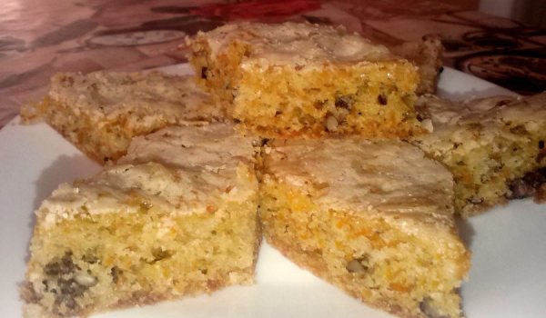 Сладкиш с моркови и орехи