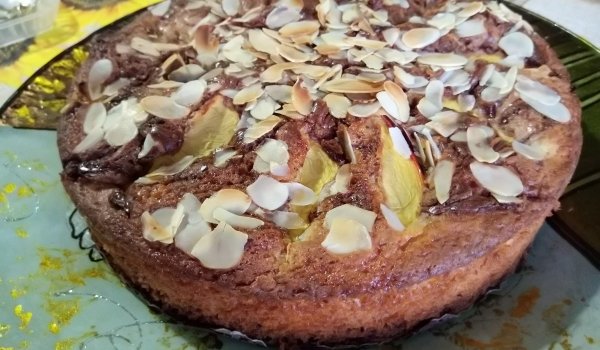 Сладкиш с нектарини, течен шоколад и ром