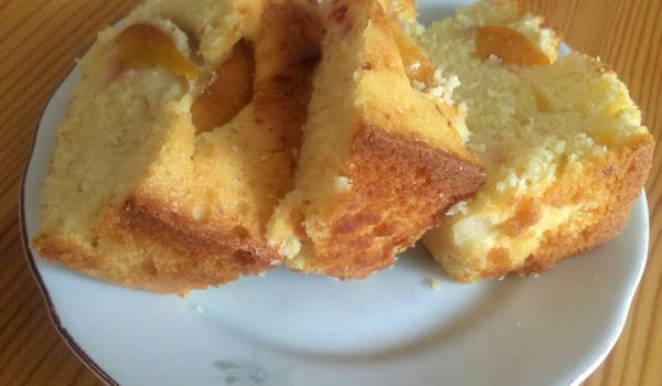 Сладкиш с праскови и локум