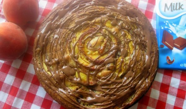Сладкиш с праскови и шоколад
