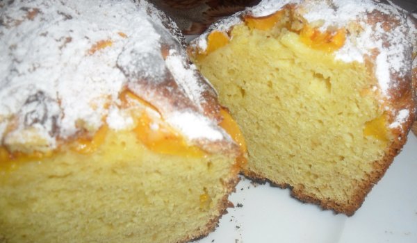 Сладкиш с праскови и заквасена сметана