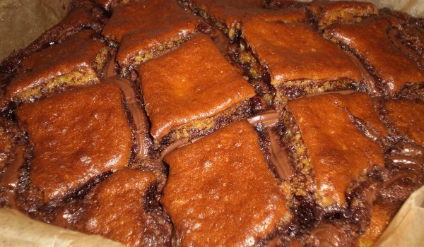 Сладкиш с шоколадова мрежа