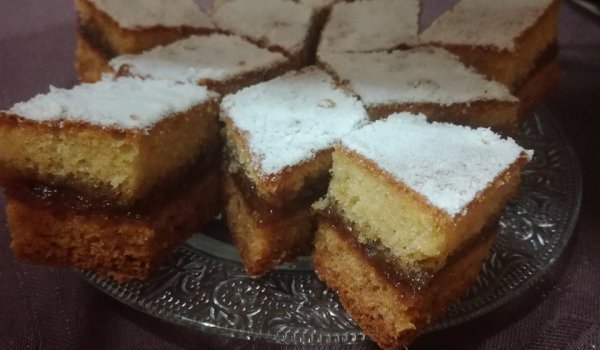 Сладкиш със сладко от горски плодове