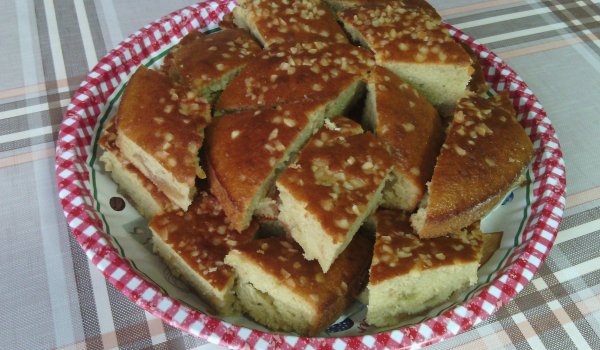 Сладкиш със сладко от круши и бадеми