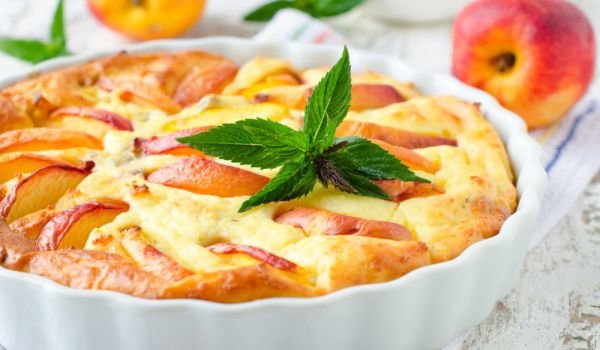 Сладкиш със стъргани праскови
