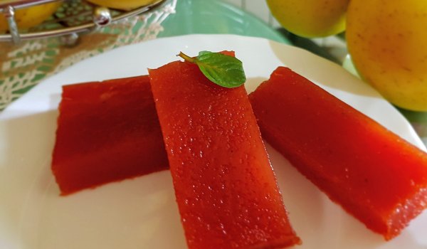 Сладко от дюли на калъп