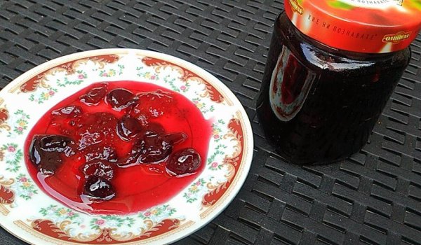 Сладко от ягоди и череши