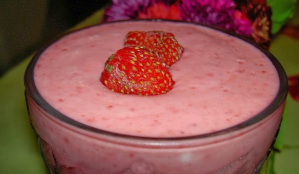 Сладоледен йогурт с малини