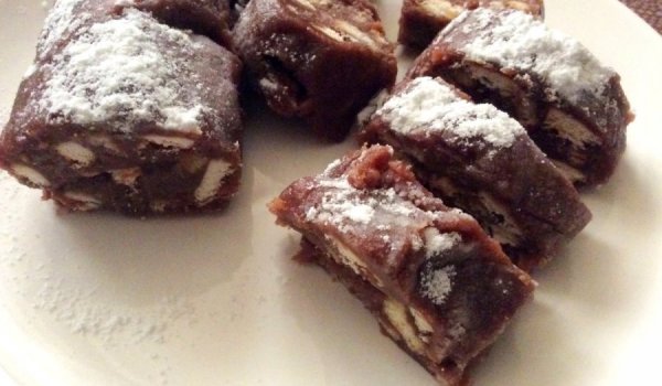 Сладък салам с локум и шоколад