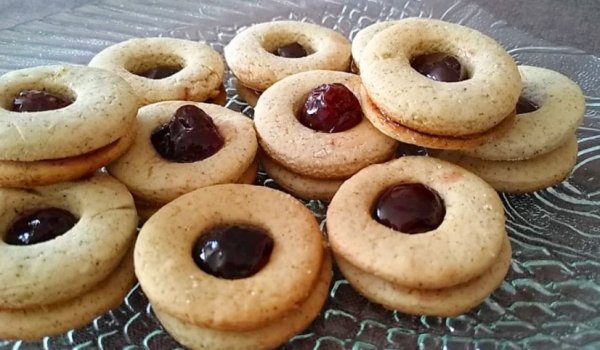 Слепени меденки със сладко от череши