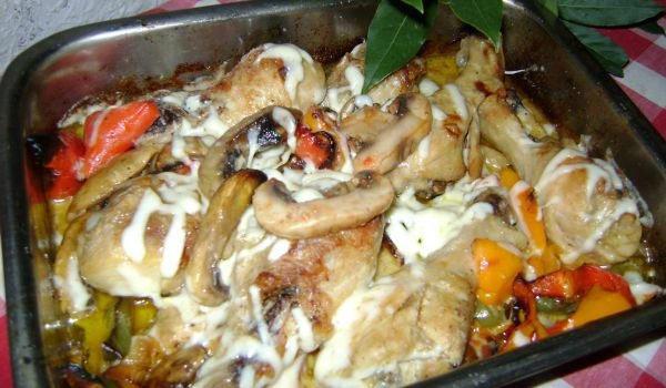 Сметанови бутчета с гъби и чушки