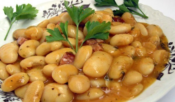 Смилянски боб по родопска рецепта