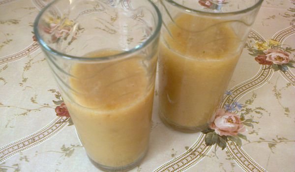 Смути от праскови и кисело мляко