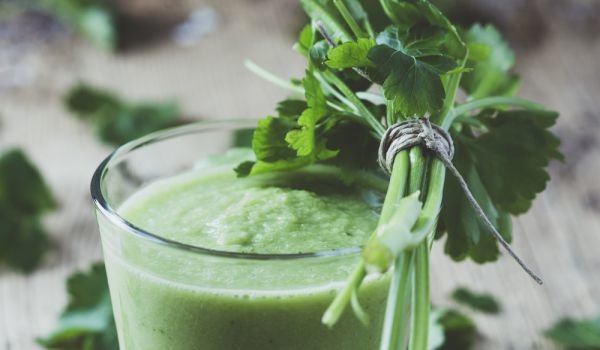 Смути с авокадо, магданоз и копър