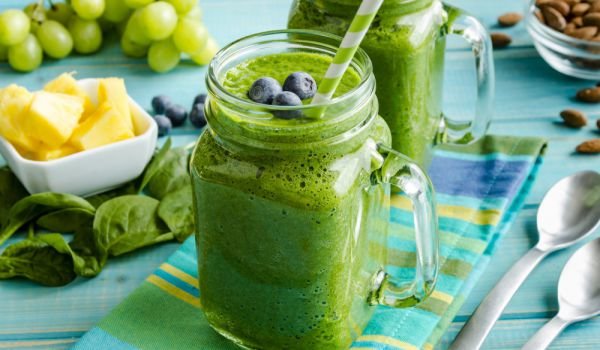 Смути с боровинки и кокосово мляко