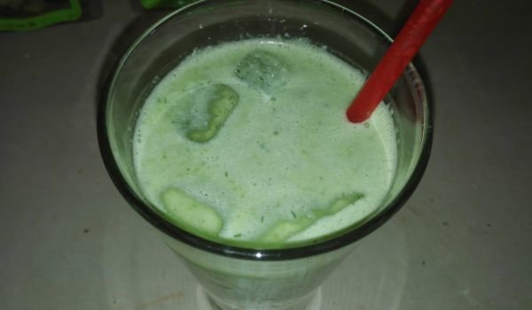 Смути с броколи, фурми и банан