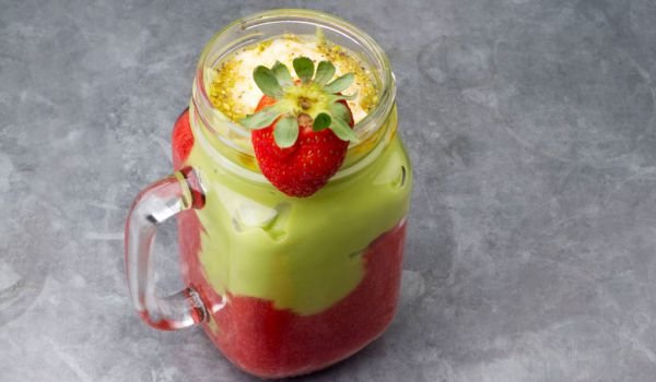 Смути с ягоди и авокадо