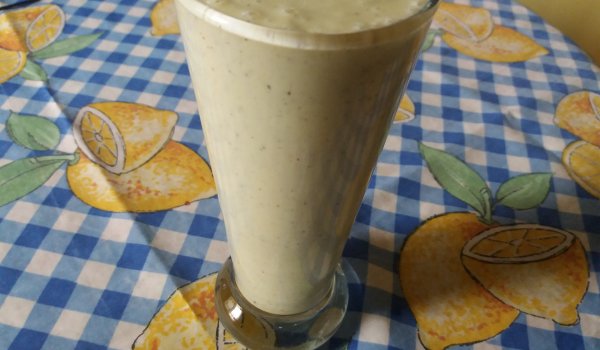 Смути с киви и извара