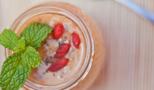 Смути с манго и годжи бери