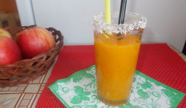 Смути с моркови и два вида ябълки