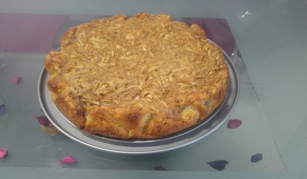 Сочен кекс с настъргани ябълки