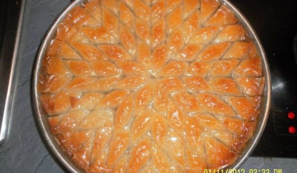 Сочна Баклава с орехи на ромбчета