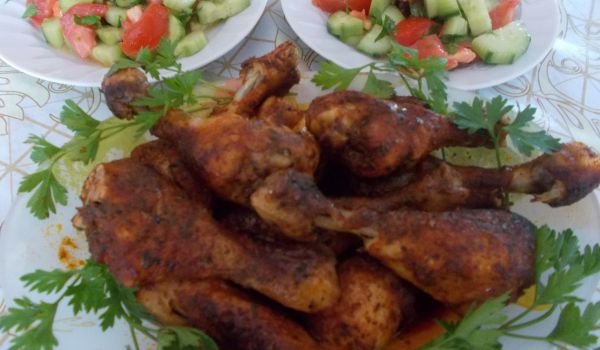 Сочни пилешки бутчета, печени в плик