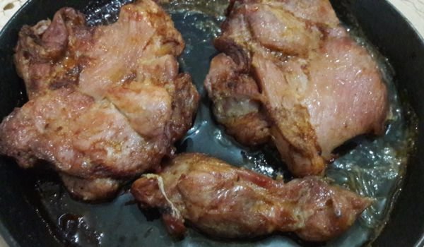 Сочни пилешки пържолки с мляко